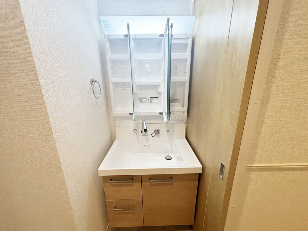 洗面設備　同物件別部屋写真