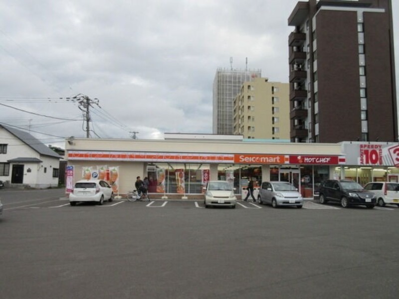 コンビニ　セイコーマート二十四軒3条店（コンビニ）まで388m