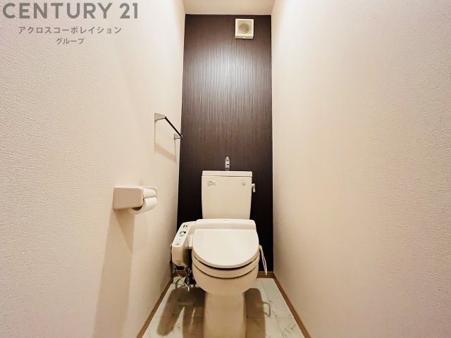 トイレ　温水洗浄便座付きのトイレです♪