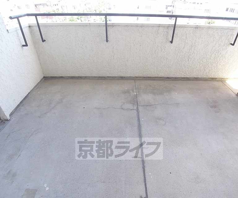 バルコニー　広々としたバルコニーです。