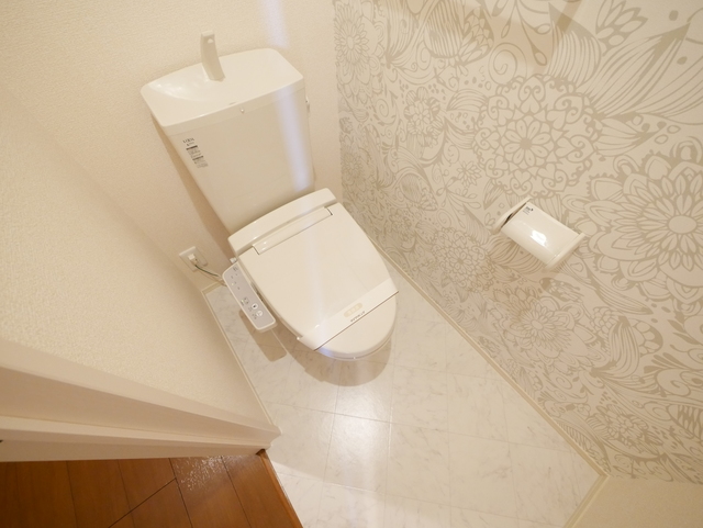 トイレ　★温水洗浄便座付きのトイレです★