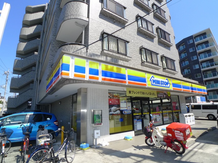 コンビニ　ミニストップ（コンビニ）まで304m
