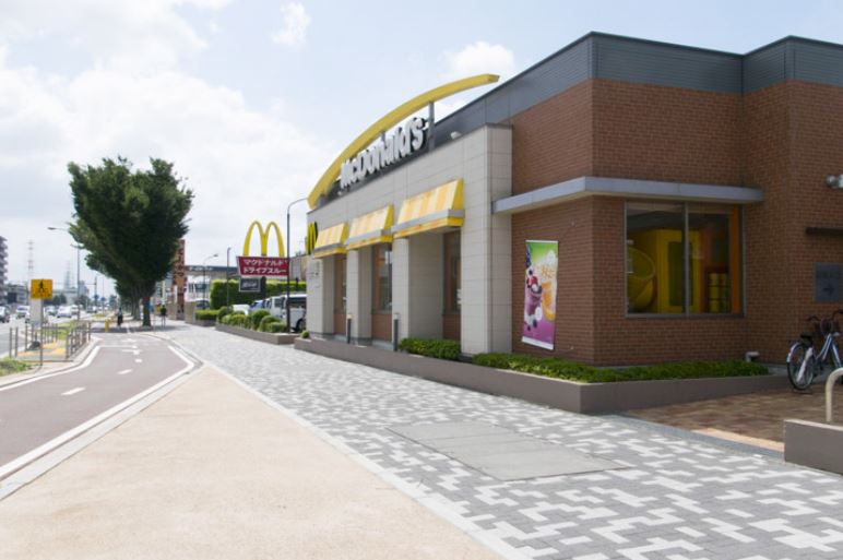 飲食店　マクドナルド（飲食店）まで602m