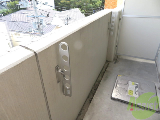 バルコニー　バルコニーは天気の良い日には洗濯物も良く乾きますね。