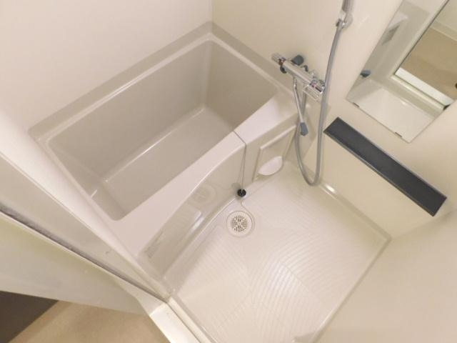 バス・シャワールーム　お湯に浸かって１日の疲れを癒やしてください