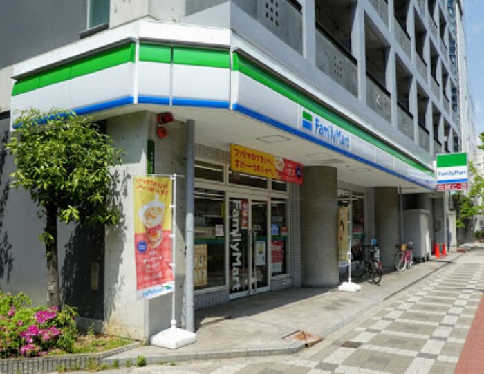 コンビニ　ファミリーマート本庄西三丁目店（コンビニ）まで414m