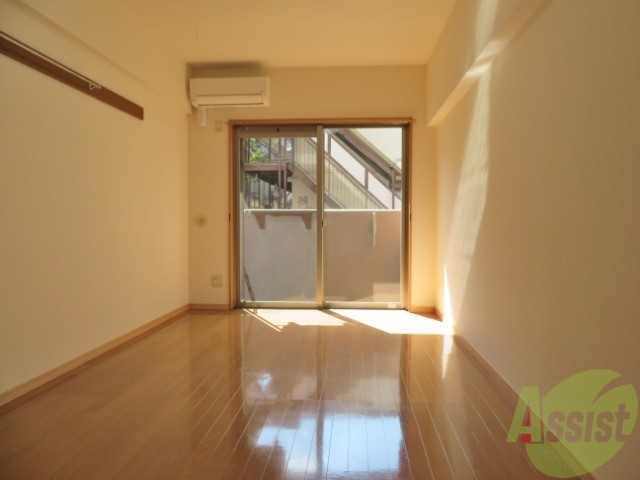 居室・リビング　陽の光が差し込む明るいお部屋は気持がいいですね～