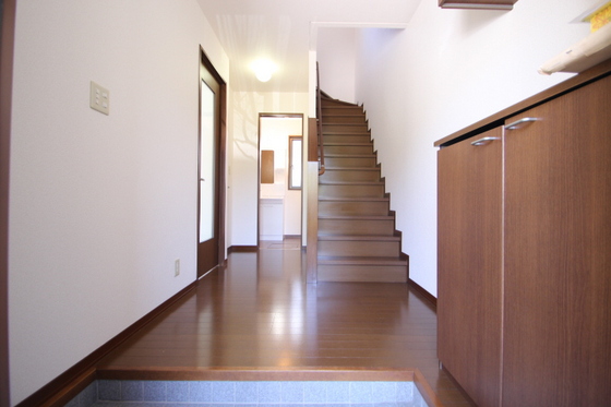 玄関　※別部屋の写真です