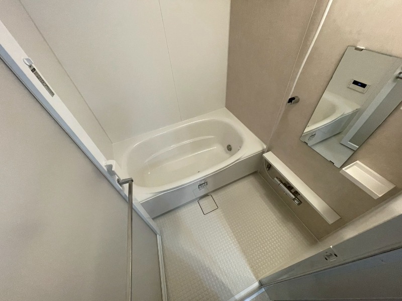 バス・シャワールーム　お風呂になります。一日の疲れを癒してくださいね。