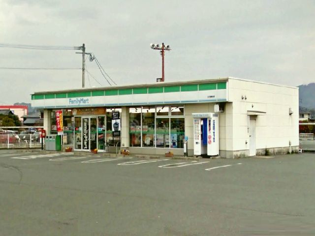 コンビニ　ファミリーマート築地店（コンビニ）まで570m