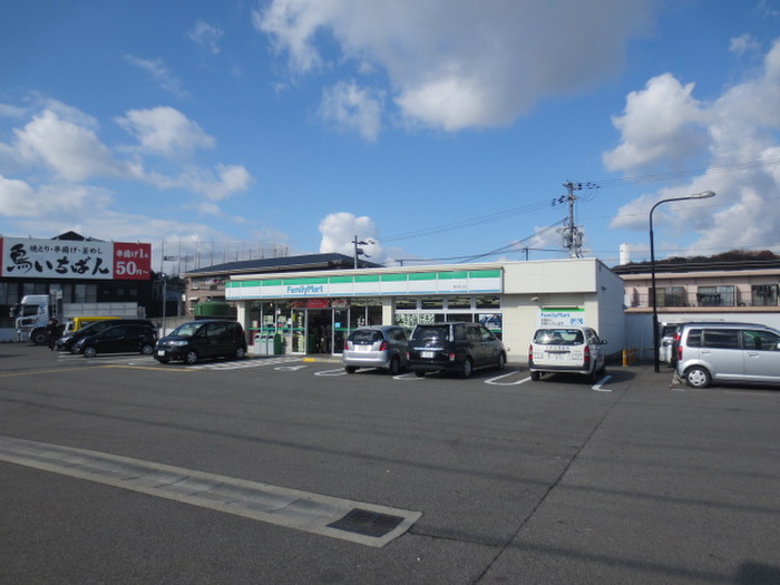 コンビニ　ファミリーマート（コンビニ）まで160m