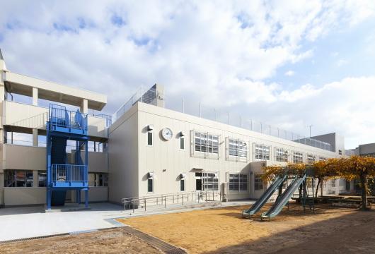 小学校　東大阪市立長瀬北小学校（小学校）まで281m