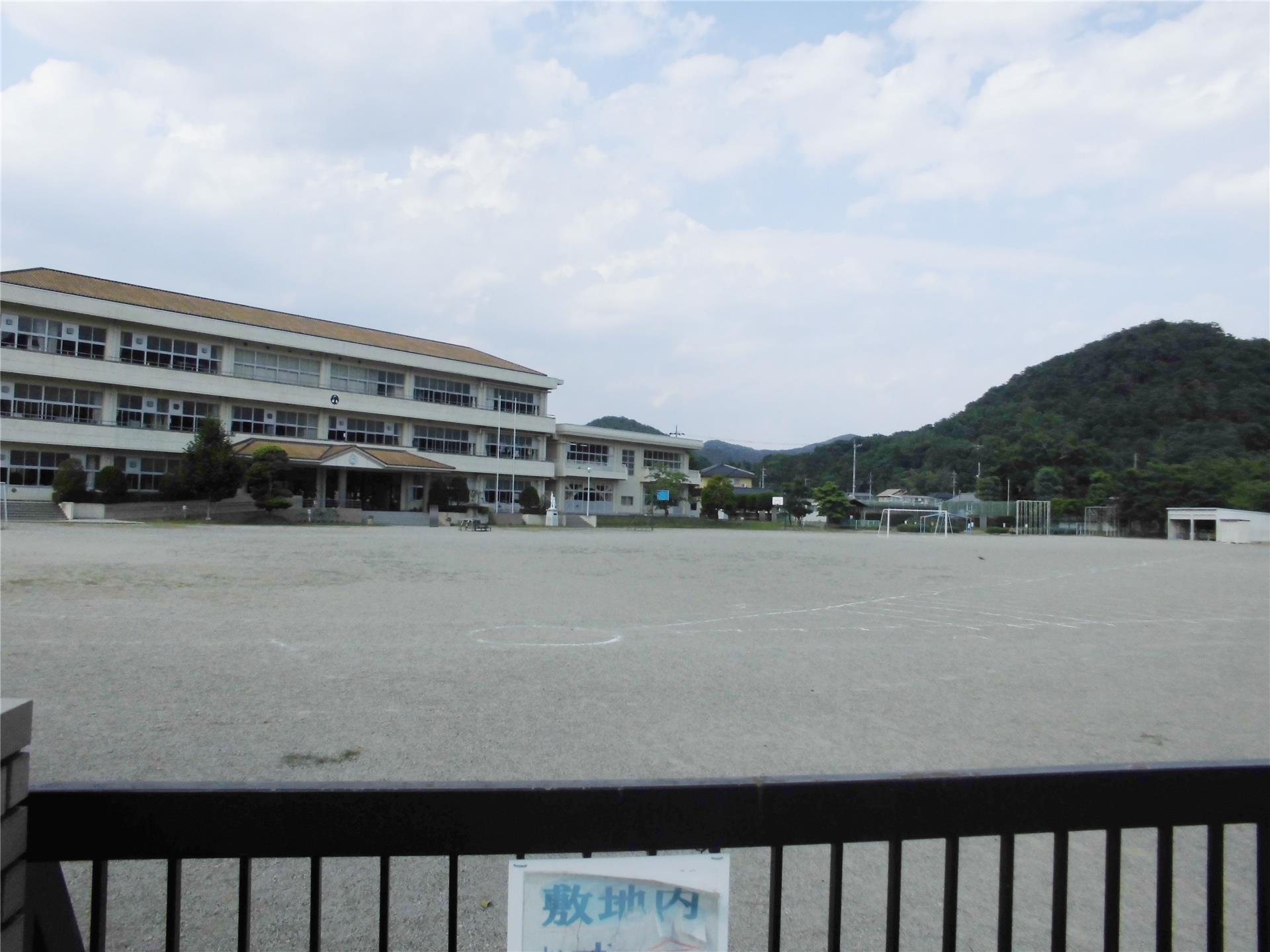小学校　足利市立大月小学校（小学校）まで1939m