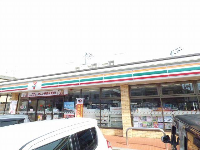 コンビニ　セブンイレブン（コンビニ）まで117m