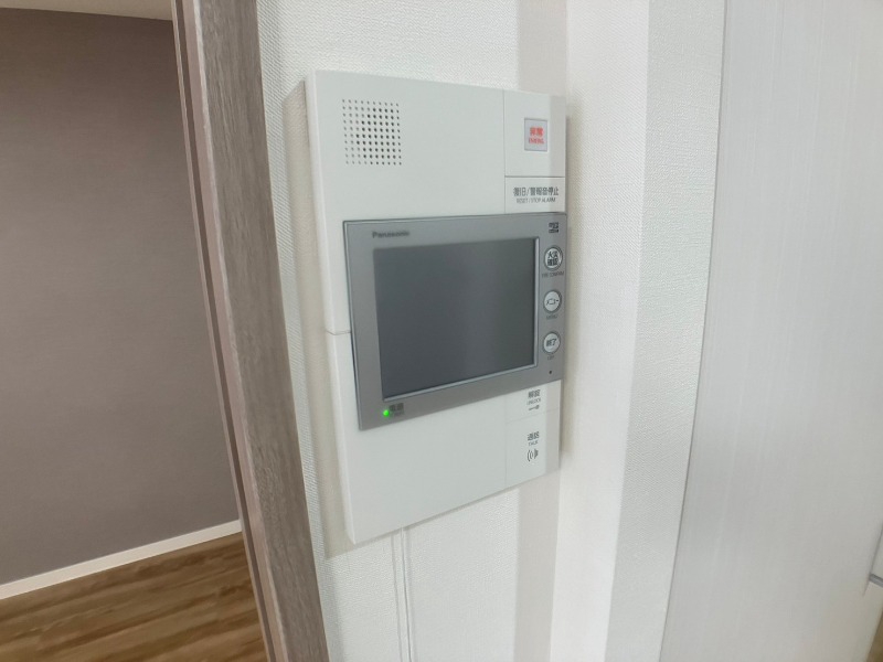 セキュリティ　ＴＶモニター付インターホンです。来客者の顔が見えるので安心！