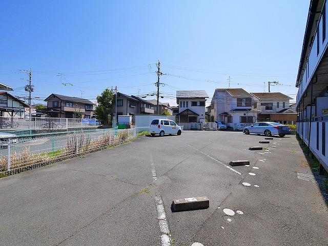 駐車場　駐車場に車を止められます