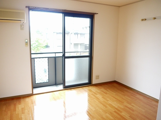その他部屋・スペース　開放的な寝室です