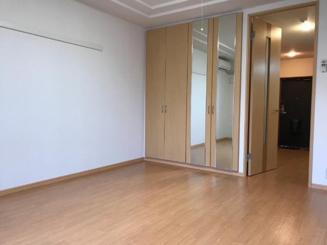 収納　収納（姿鏡付き）
