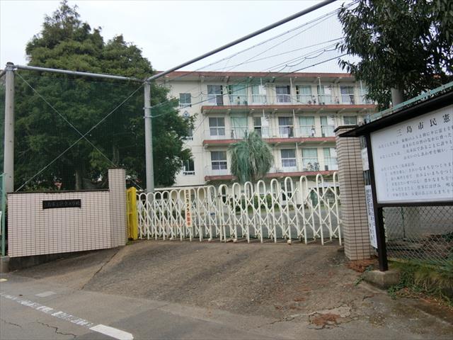 小学校　徳倉小学校（小学校）まで593m