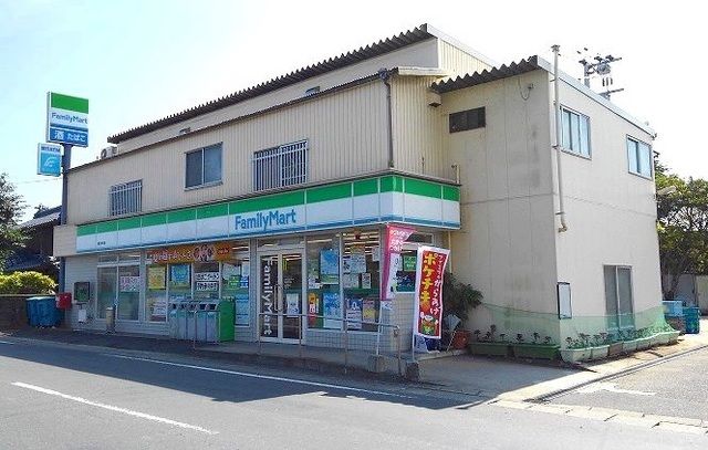 コンビニ　ファミリーマート（コンビニ）まで1200m
