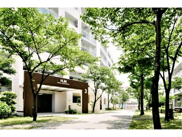 その他共有部分　敷地内に緑が多いのも魅力的。