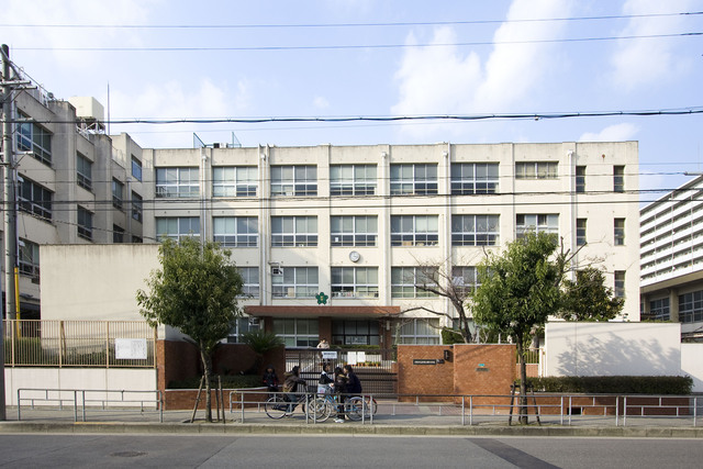 小学校　大阪市立新東三国小学校（小学校）まで600m