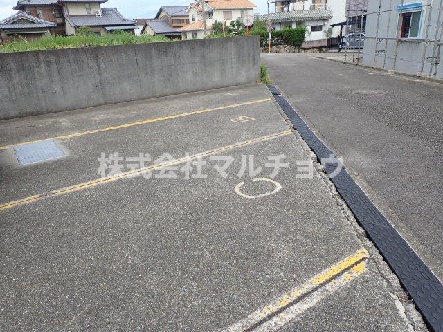 駐車場　車をお持ちの方に嬉しい駐車場付きの物件です