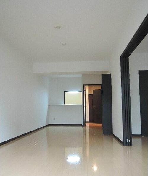 居室・リビング　南向きのお部屋です