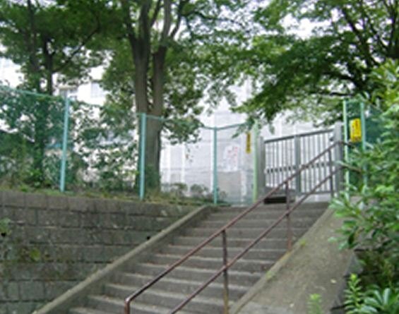 小学校　横浜市立東品濃小学校（小学校）まで134m