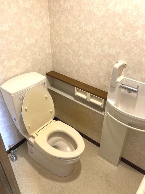トイレ　バストイレ別です