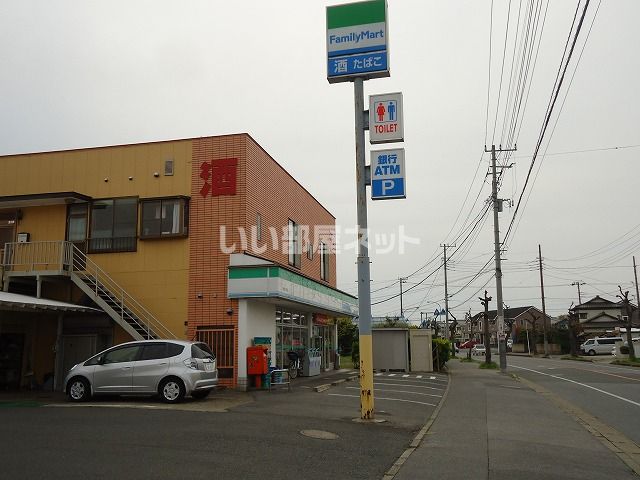 コンビニ　ファミリーマート 君津人見店（コンビニ）まで500m