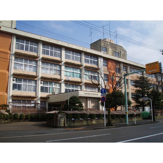 中学校　高岡市立芳野中学校（中学校）まで1675m