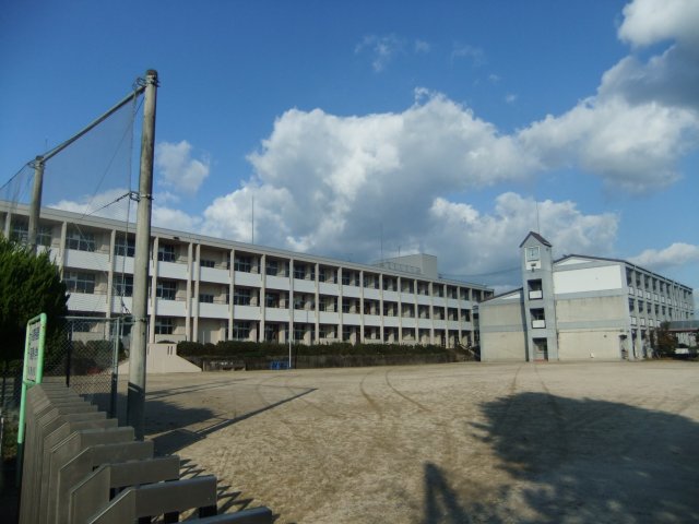 小学校　津山市立高野小学校（小学校）まで1600m