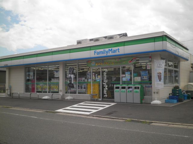 コンビニ　ファミリーマート（コンビニ）まで268m