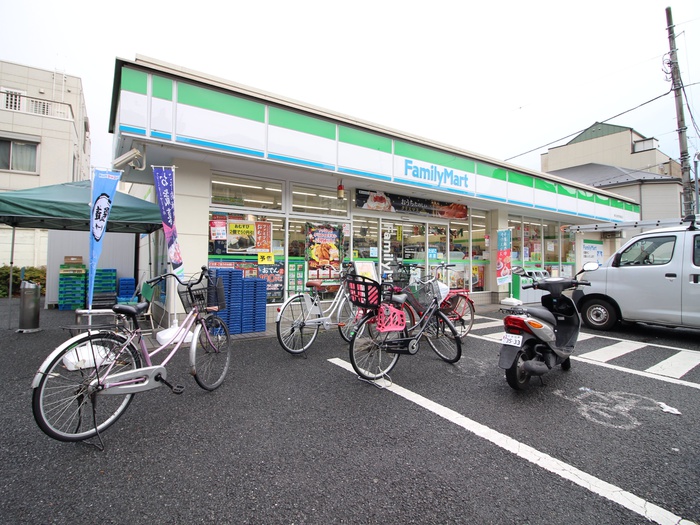 コンビニ　ファミリーマート成徳学園前店（コンビニ）まで420m