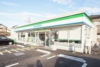 コンビニ　ファミリーマート（コンビニ）まで850m