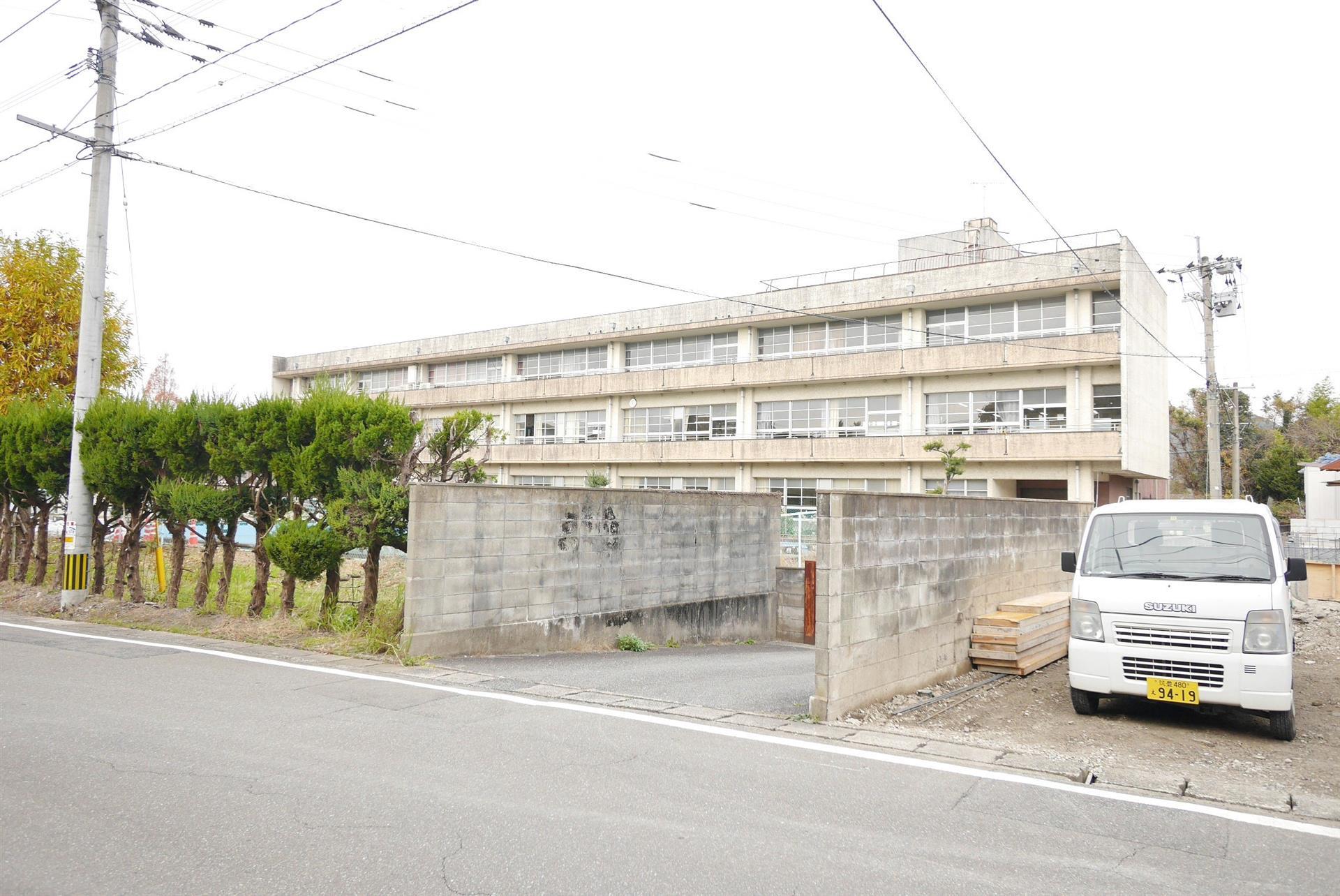 中学校　宮若東中学校（中学校）まで2900m