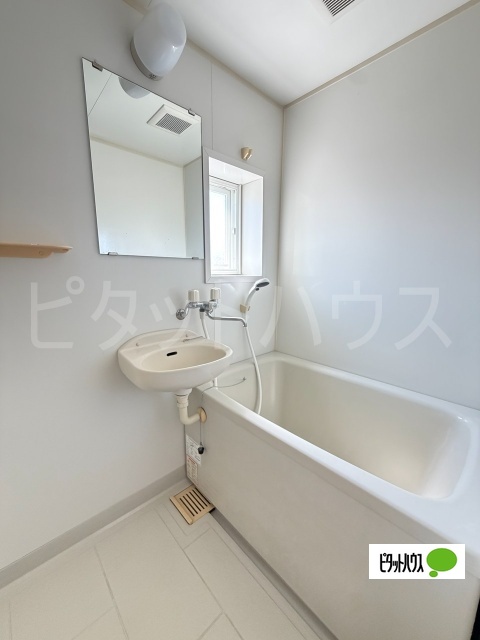 バス・シャワールーム　バス・トイレ別！