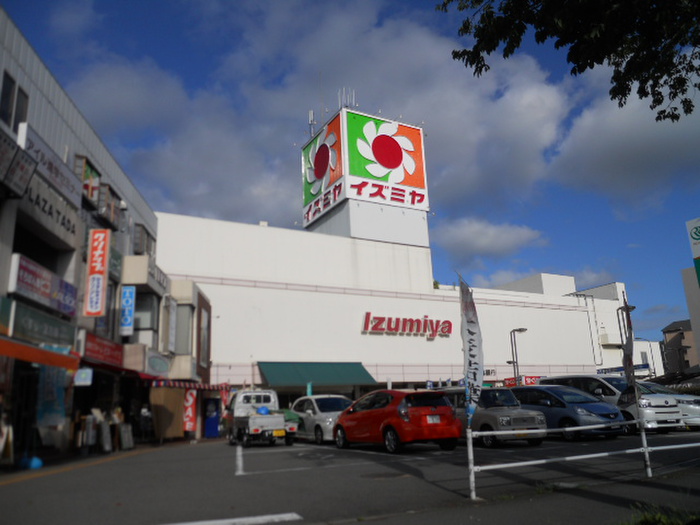 スーパー　イズミヤ（スーパー）まで709m