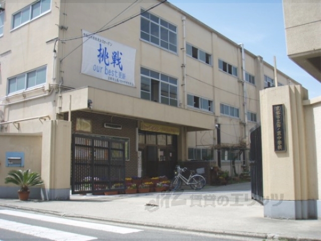 中学校　西ノ京中学校（中学校）まで800m