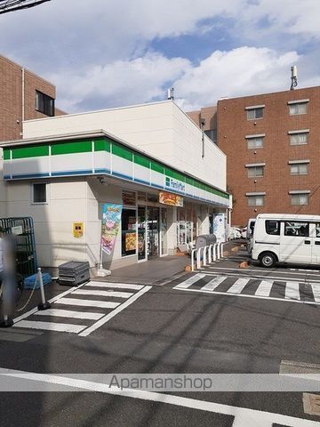 コンビニ　ファミリーマート世田谷二丁目店（コンビニ）まで300m