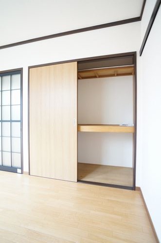 収納　☆収納内ハンガーパイプ付き☆