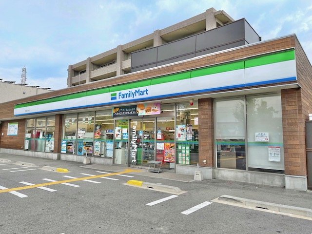 コンビニ　ファミリーマート 尼崎塚口町店（コンビニ）まで603m