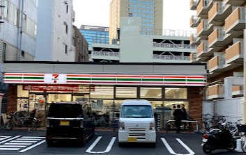コンビニ　セブンイレブン 川崎小川町店（コンビニ）まで49m
