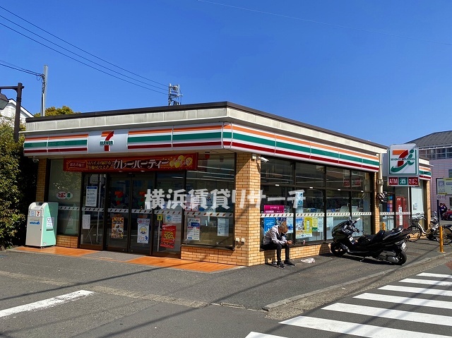 コンビニ　セブンイレブン　横浜鶴ヶ峰駅北店（コンビニ）まで896m