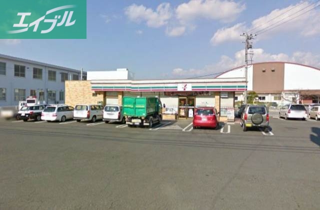 コンビニ　セブンイレブン岡山芳明小前店（コンビニ）まで559m