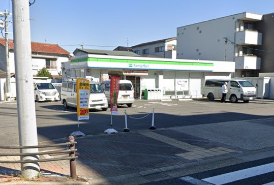 コンビニ　ファミリーマート 中江二丁目店（コンビニ）まで823m