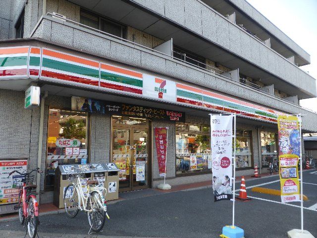 コンビニ　セブン-イレブン北越谷駅東口店（コンビニ）まで837m