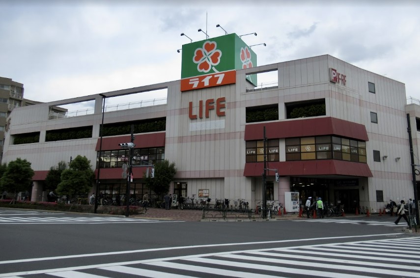 スーパー　ライフ 千川駅前店（スーパー）まで395m
