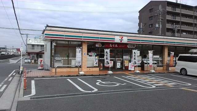 コンビニ　セブンイレブン八尾山賀町3丁目店（コンビニ）まで1220m